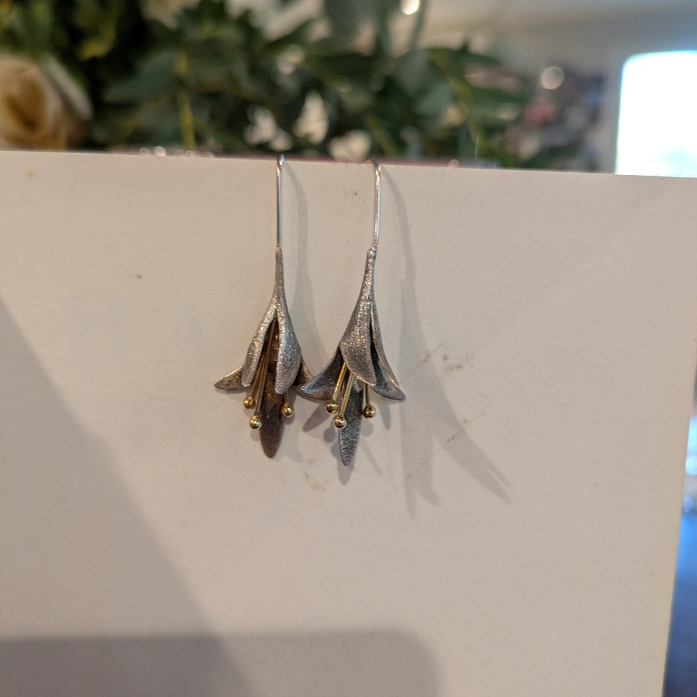 Elegant Silver and Gold Floral Drop Earrings - Picture 3 of 3